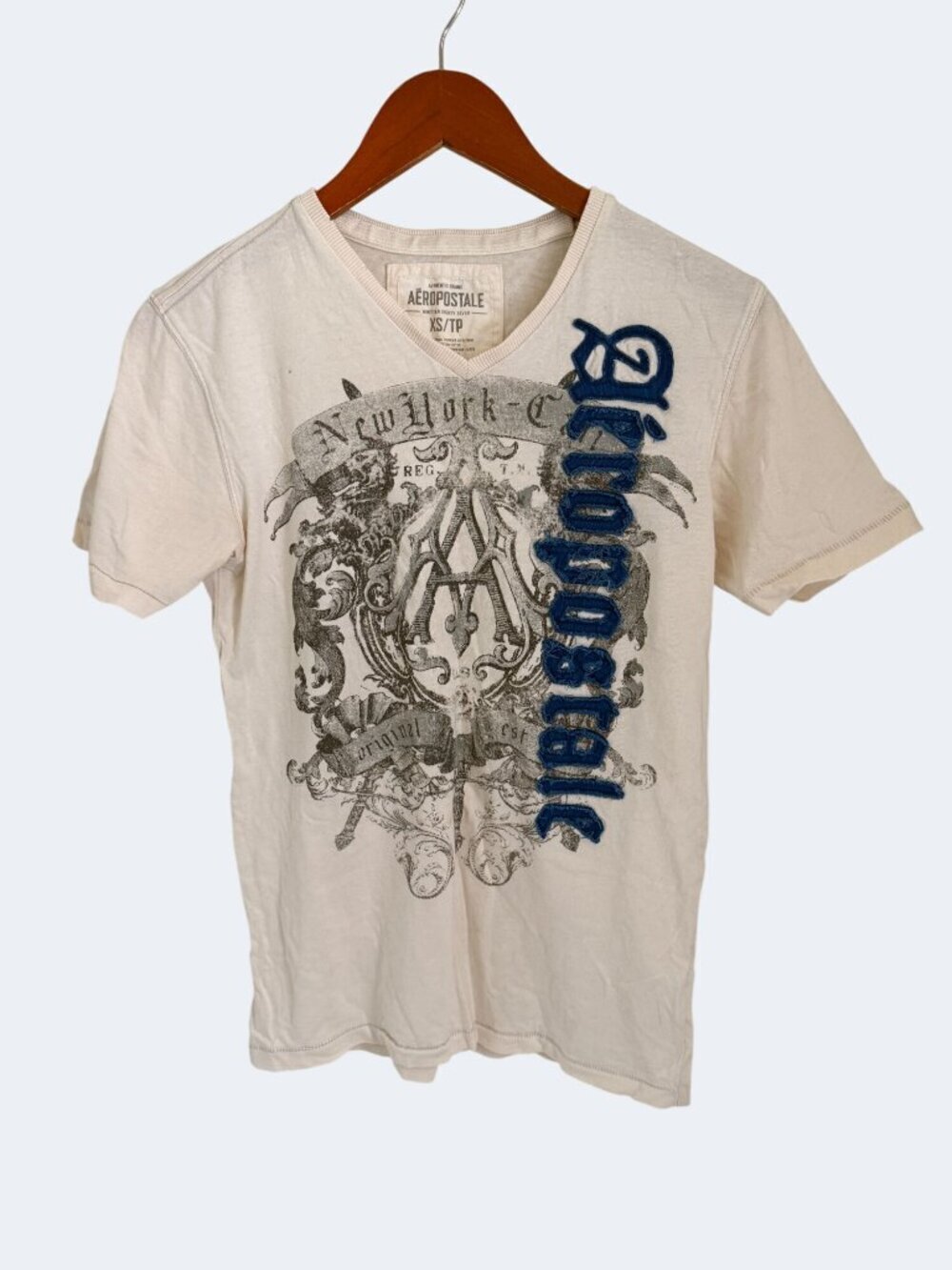 Aeropostale Mens Graphic Tee XS V-Neck Short Sleeve White & Blue Cotton